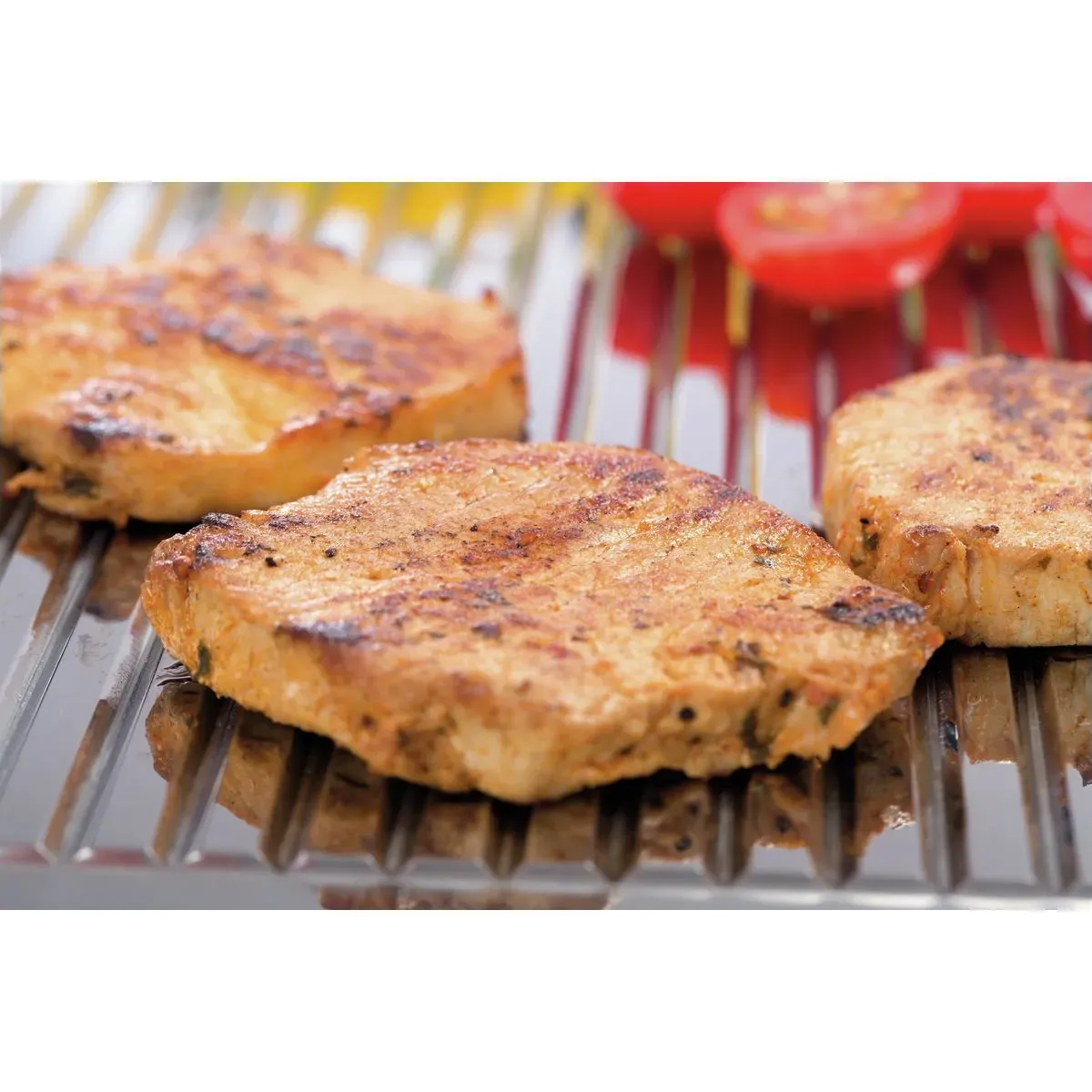 Bartscher 286507 Griddleplatte 700 B400 gerillt Nahansicht Essen auf der Griddleplatte, grillsteaks, fleischscheiben, gegrillt, bratlinge, grillgut